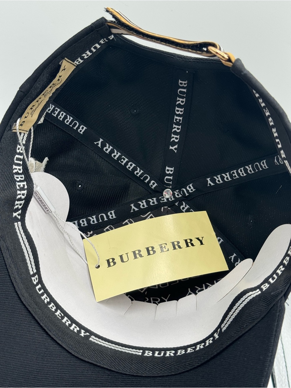 Burberry Cap - Picture 7 of 7